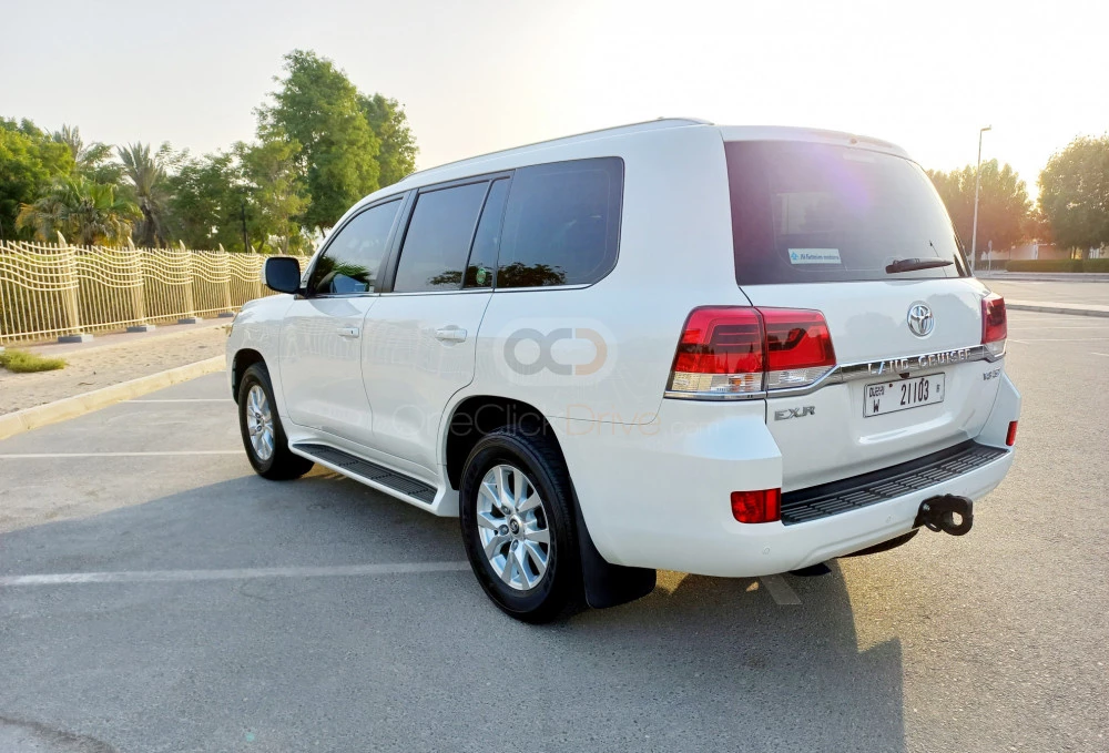 White Toyota Land Cruiser EXR V8 2019 for rent in Sharjah 7